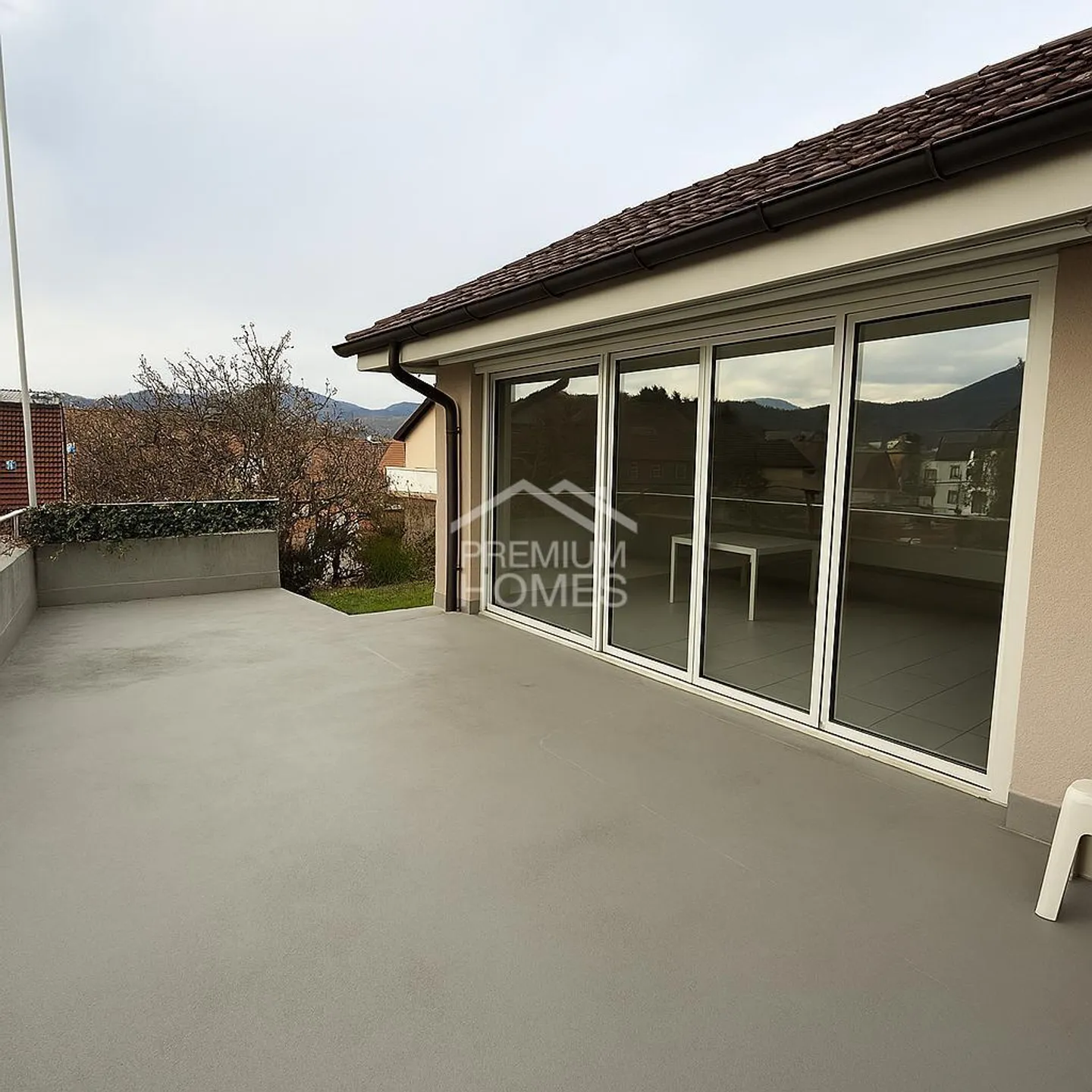 Stylish Family Home with Terrace - Photo 10 of 11