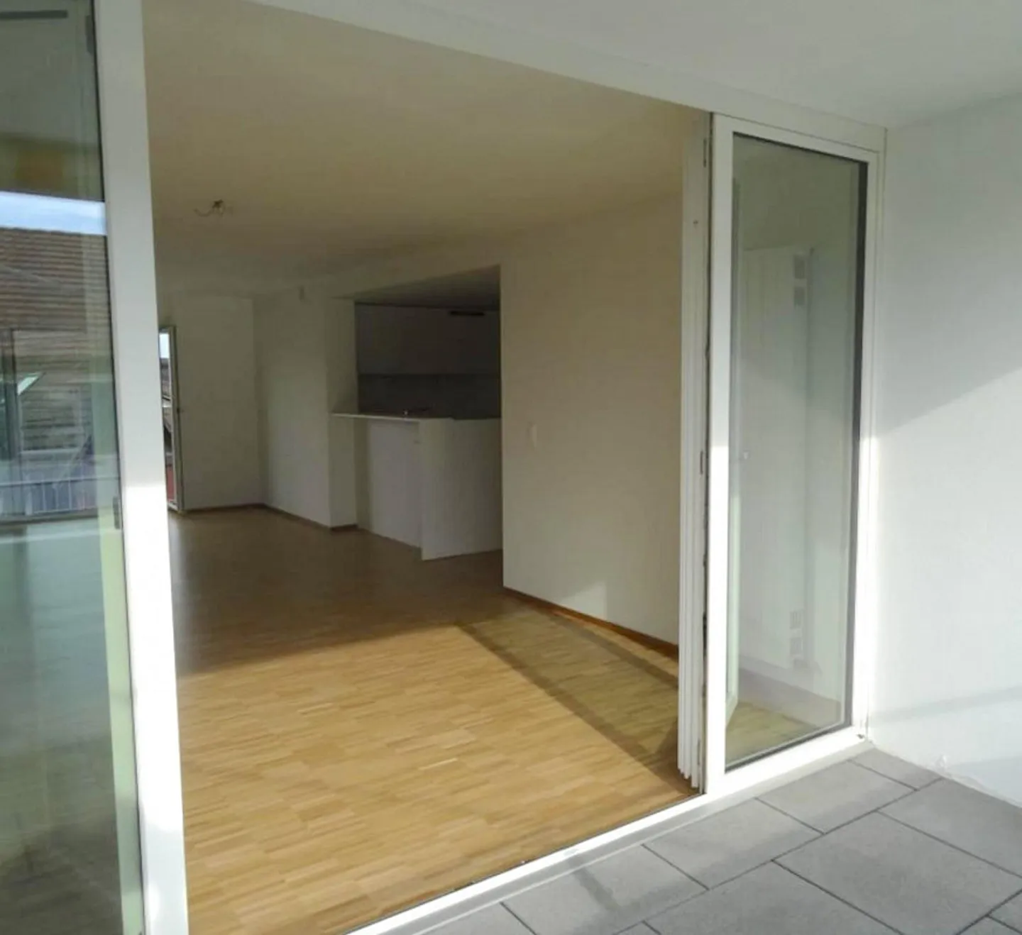 Modern 4-room apartment with balcony - Photo 4 of 6