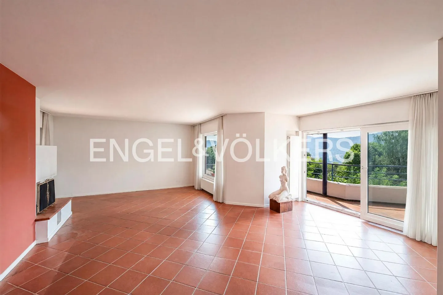 Appartamento con ampia terrazza e vista lago - Foto 3 di 13