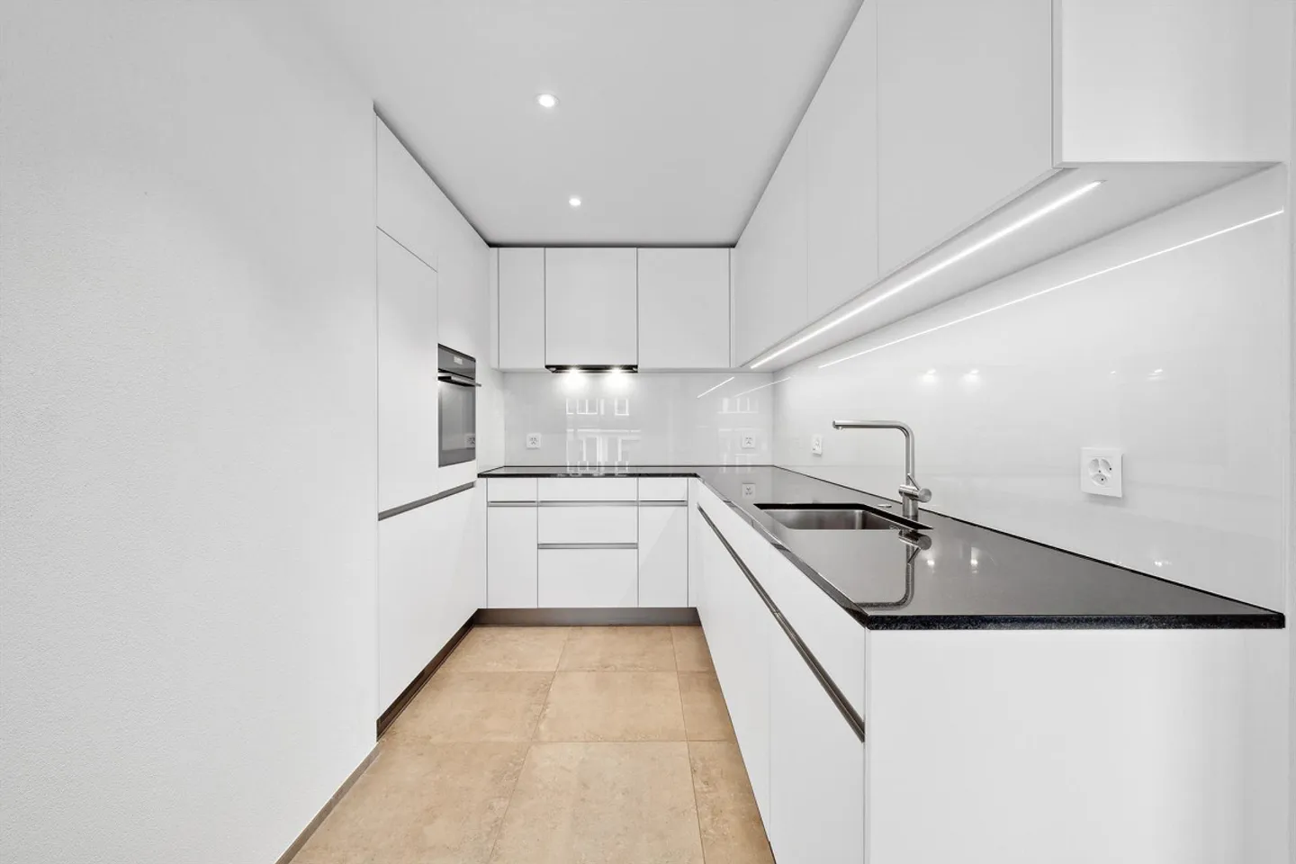 Charming New Apartment with Garden - Photo 9 of 11