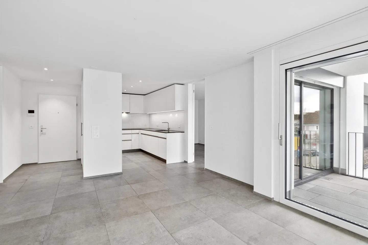 Charming New Apartment with Garden - Photo 10 of 11
