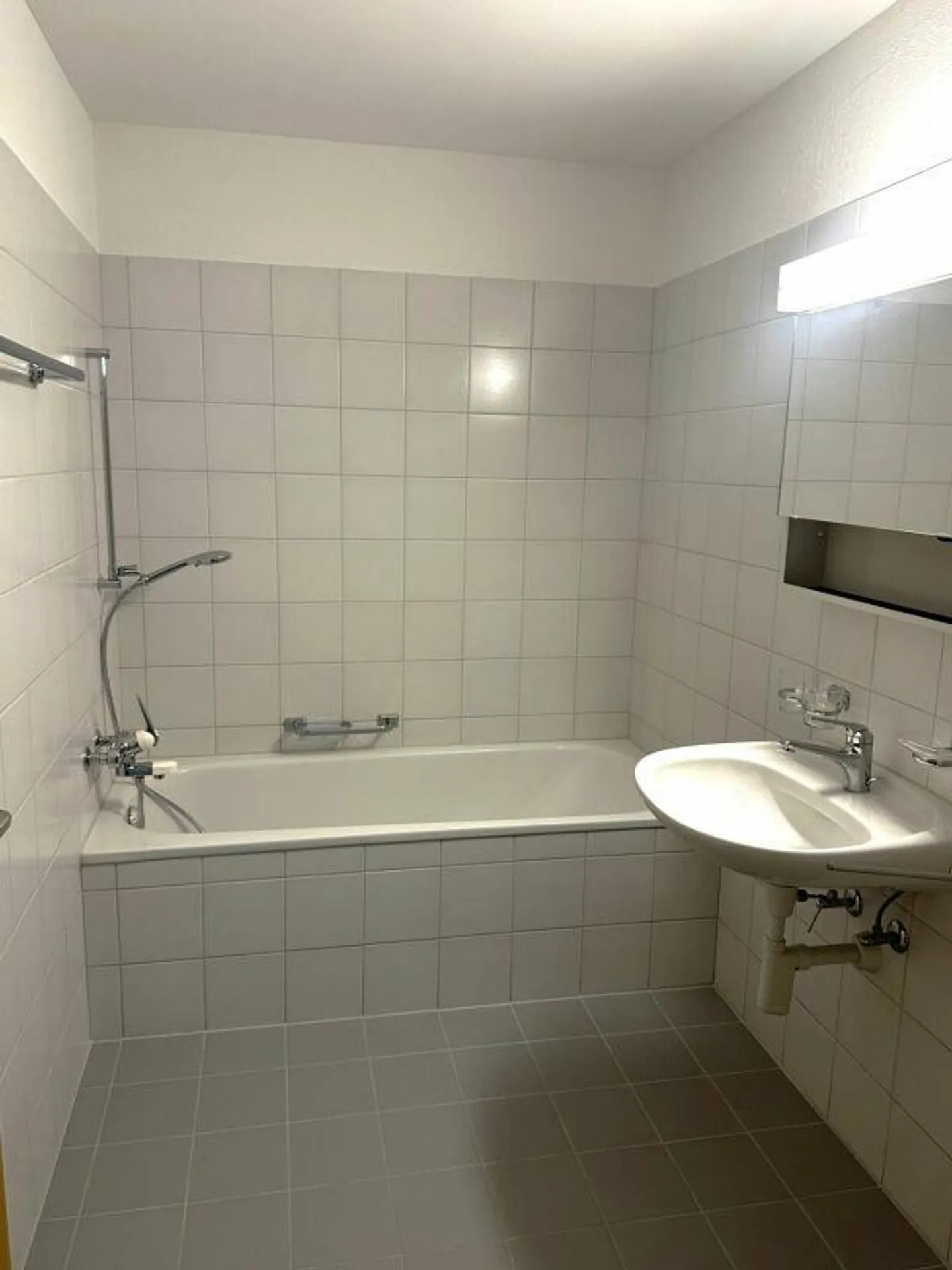 bright 2.5-room apartment near the city center - Photo 4 of 8