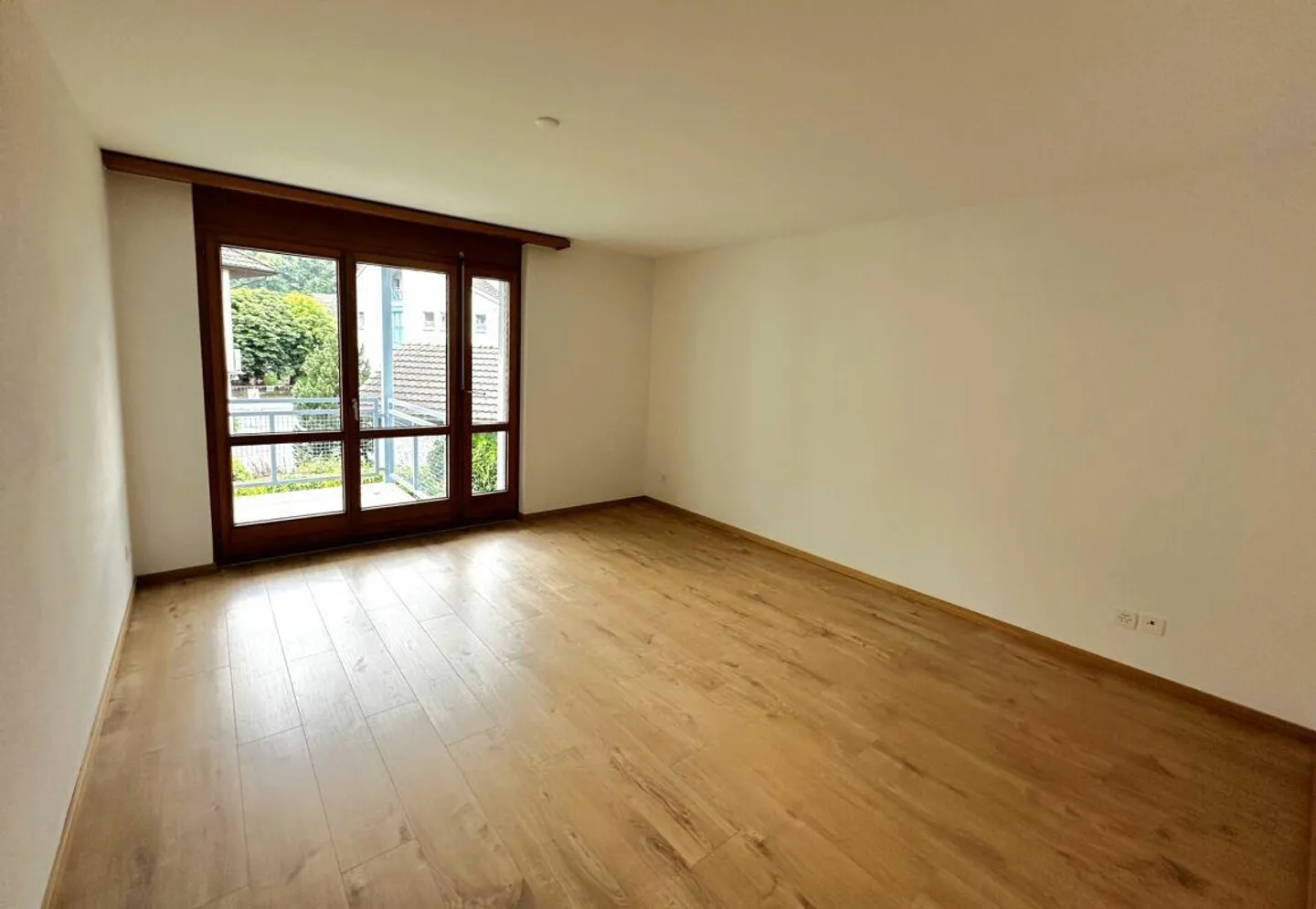 bright 2.5-room apartment near the city center - Photo 1 of 8