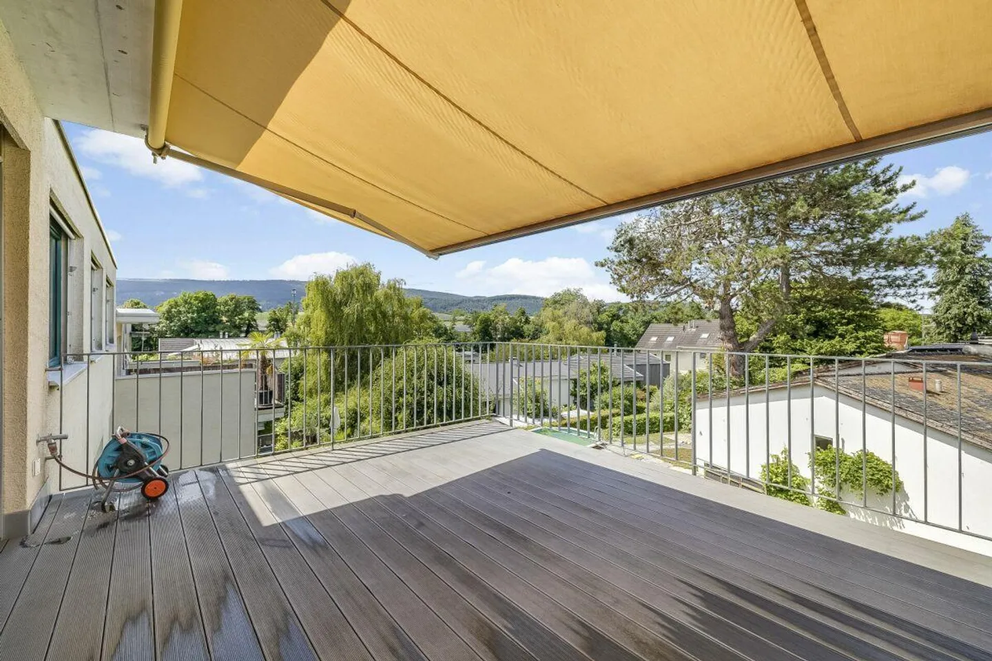 Moderne 4.5-Zimmer-Attikawohnung mit Fernsicht und Idylle - Foto 4 von 14