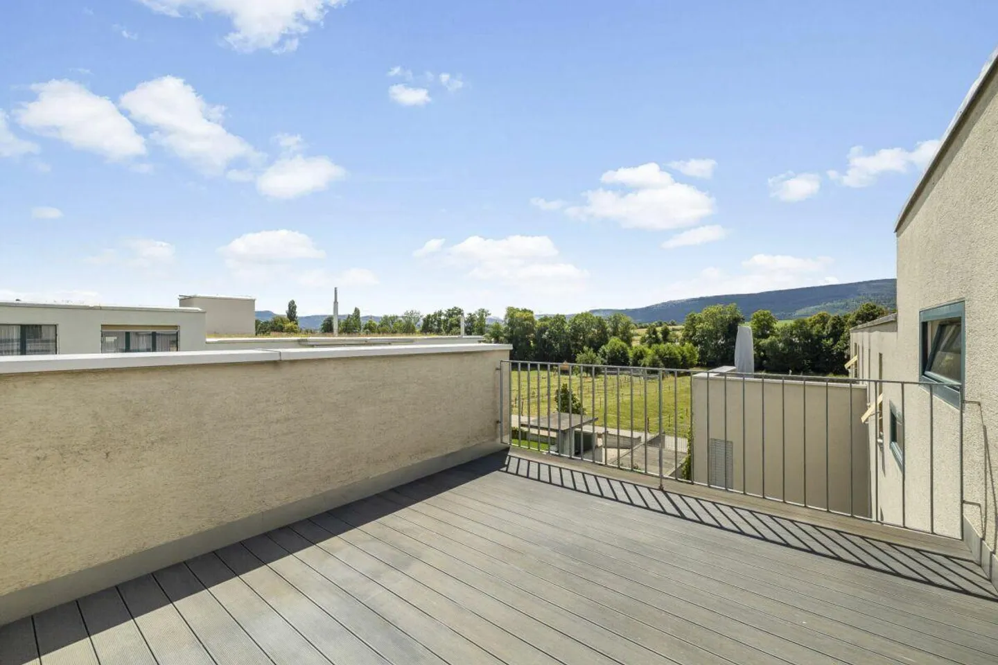 Moderne 4.5-Zimmer-Attikawohnung mit Fernsicht und Idylle - Foto 8 von 14