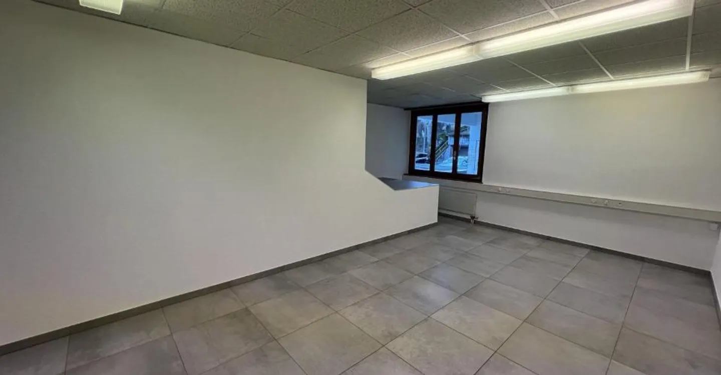 Reconvilier, commercial space in the center of the village - Photo 2 of 7