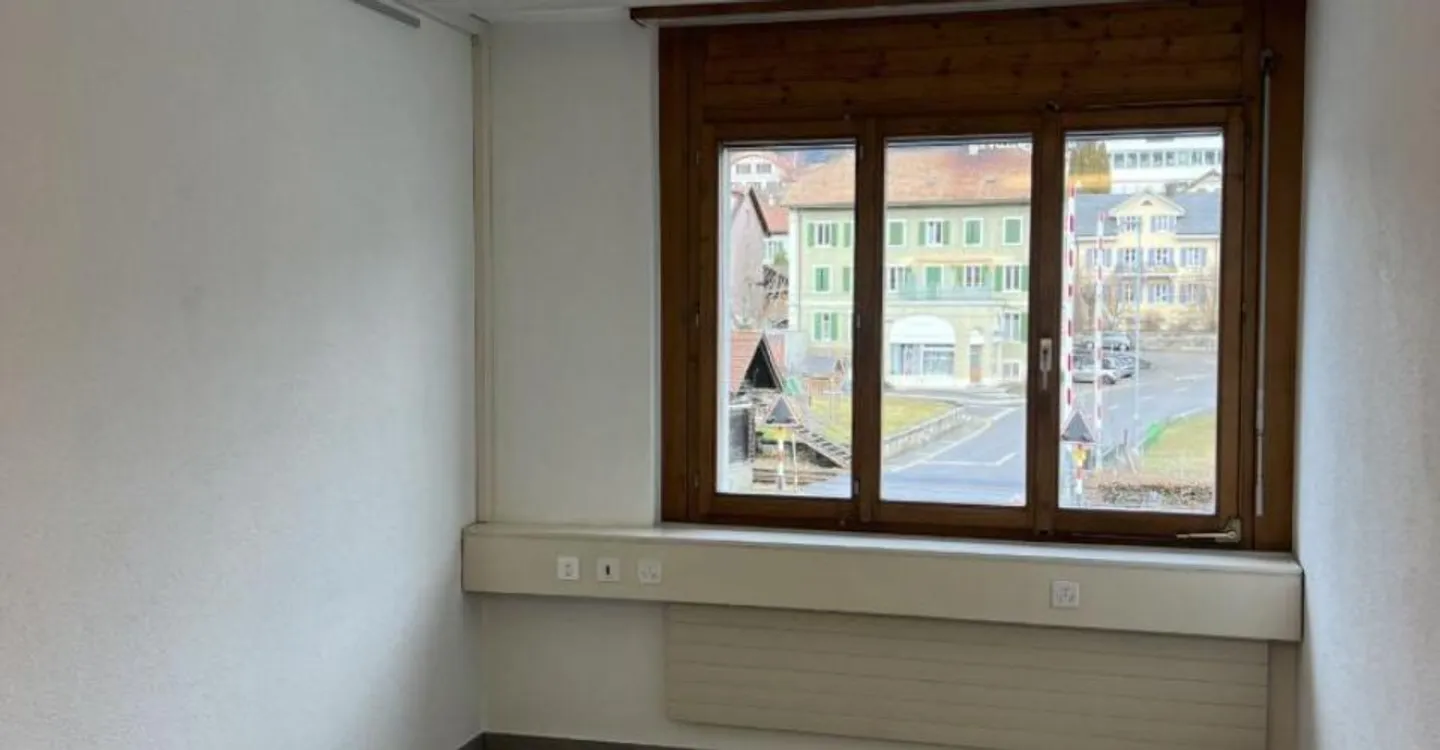 Reconvilier, commercial space in the center of the village - Photo 3 of 7