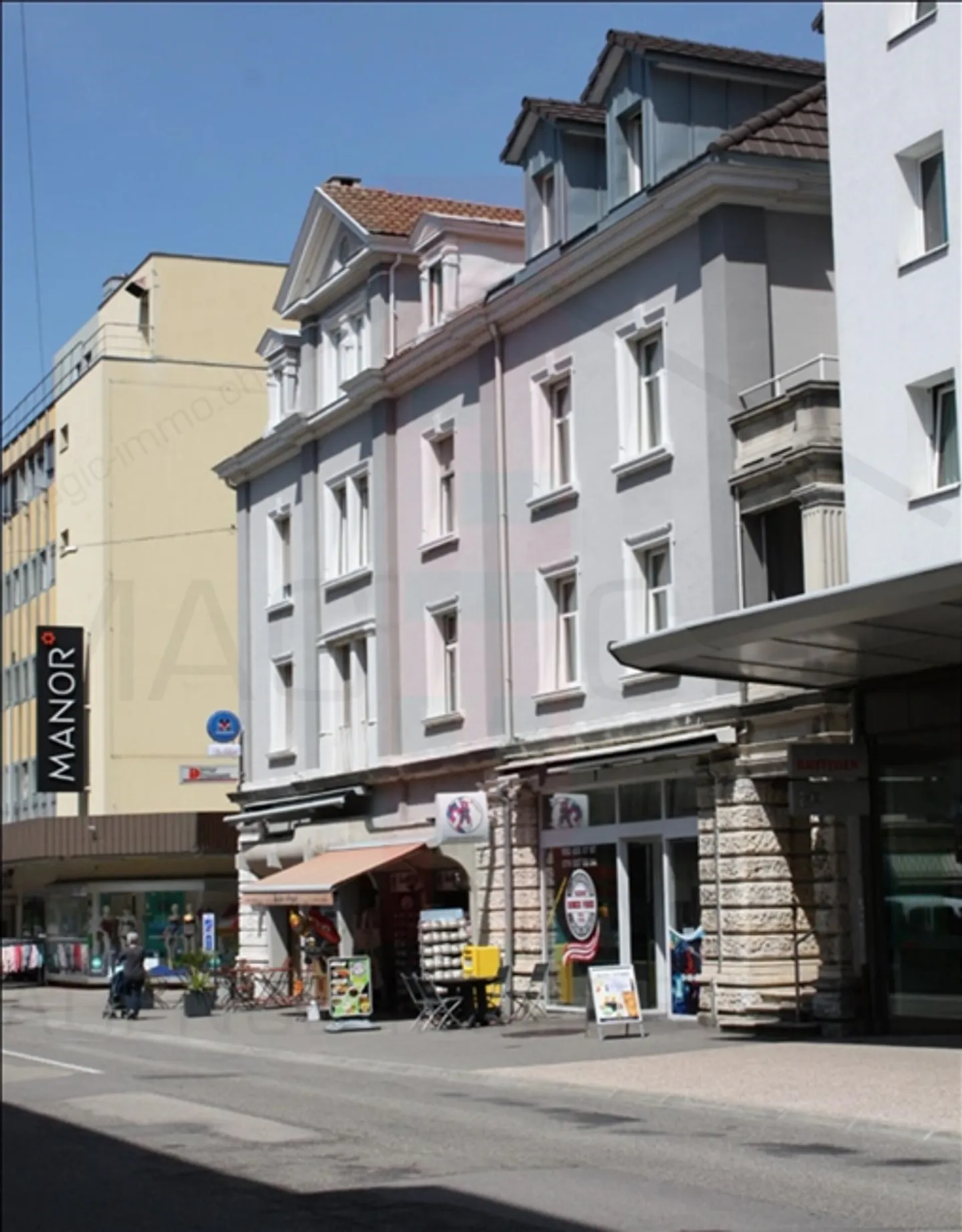 Gewerbegebäude in Delémont - Foto 1 von 9