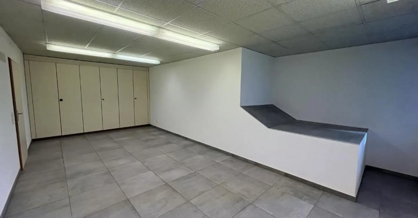 Reconvilier, commercial space in the center of the village - Photo 1 of 7