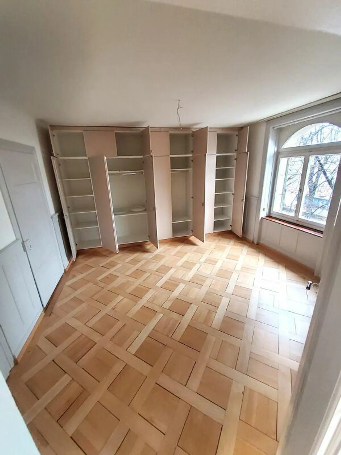 Central Bright Apartment - Photo 8 of 11