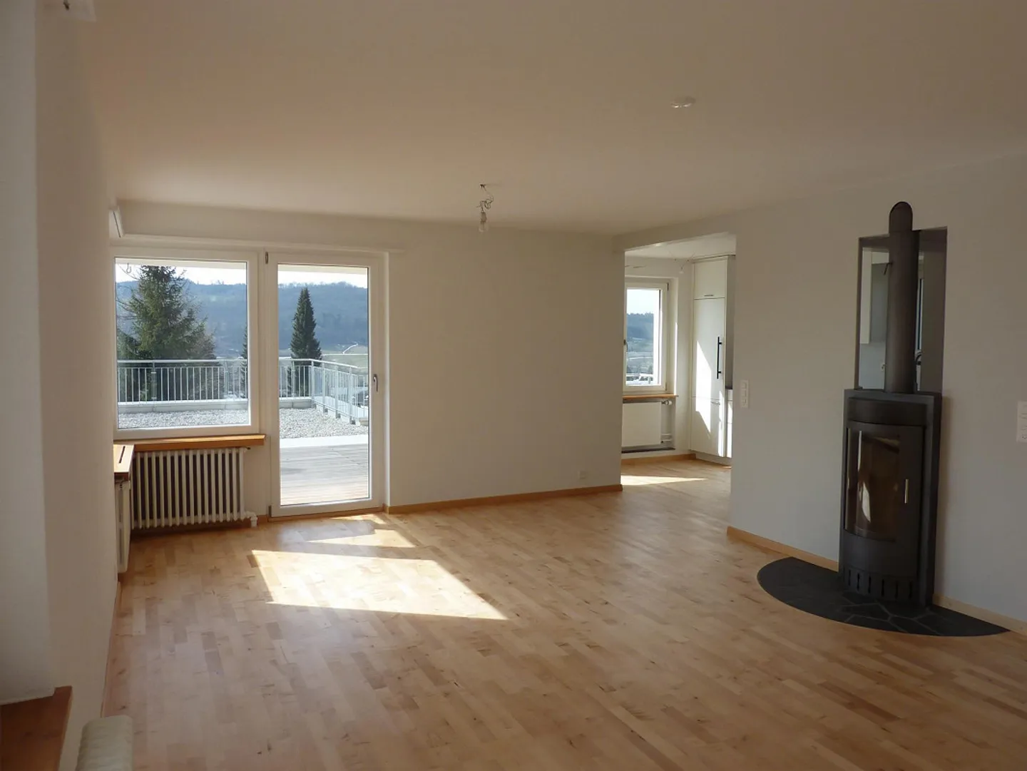 Freshly renovated 4.5-room apartment with large terrace in a quiet residential area in Wettswil am Albis - Photo 2 of 11