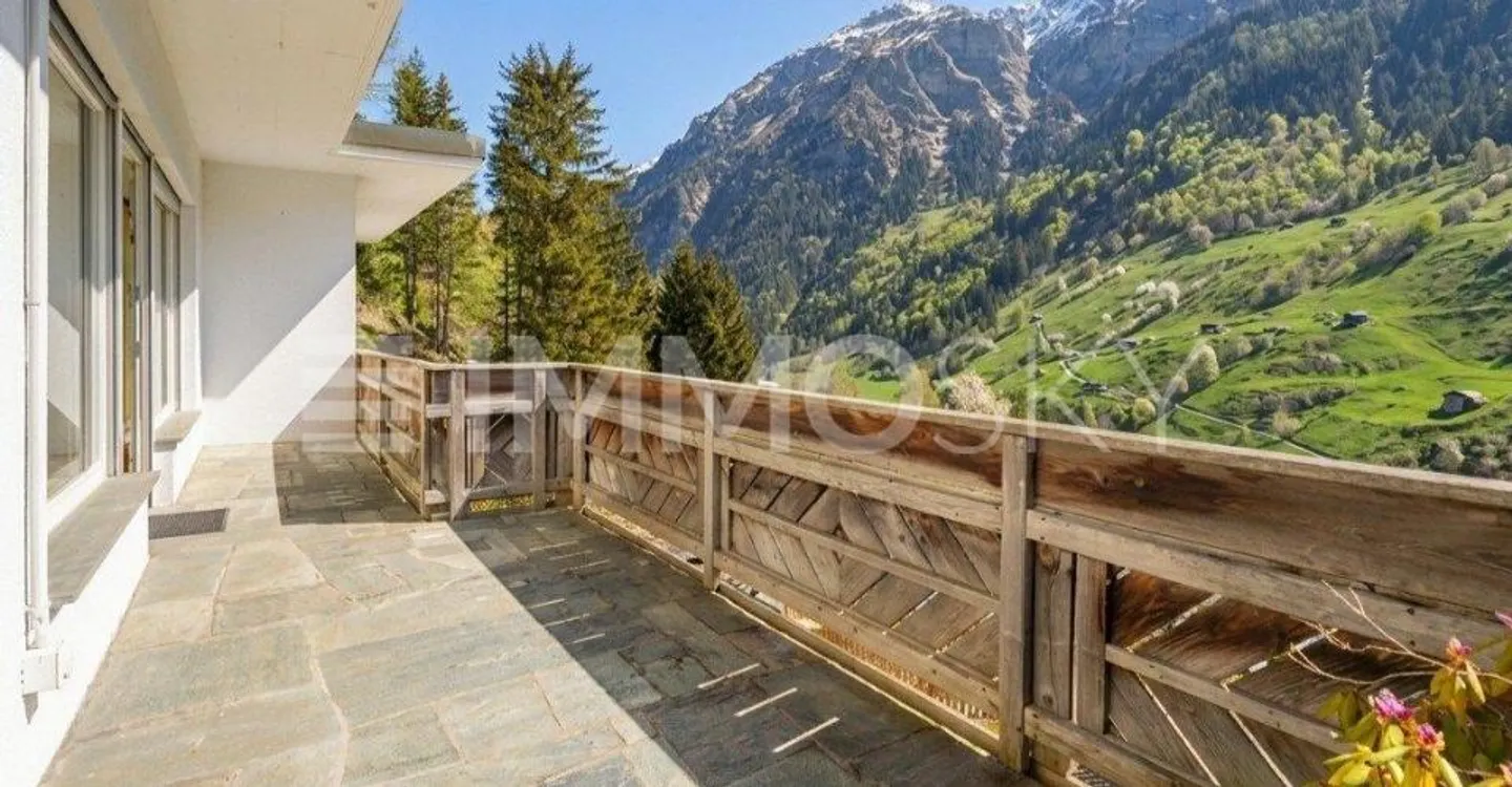 Chalet with Stunning Mountain Views - Photo 1 of 4