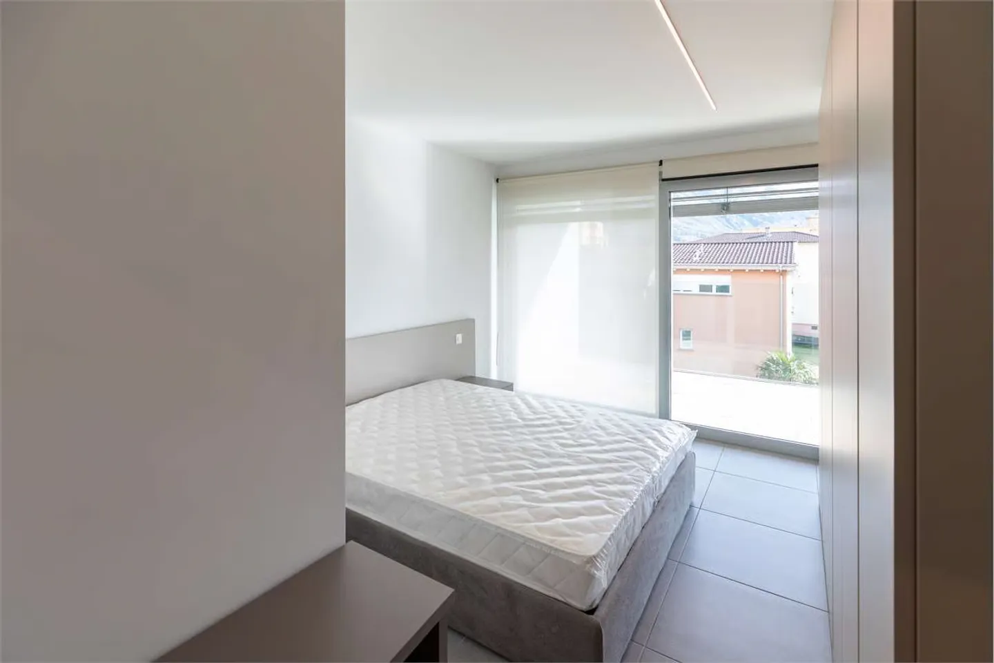 Bellinzona 3.5 Zimmer moderne Wohnung mit großer Terrasse - Photo 5 sur 13