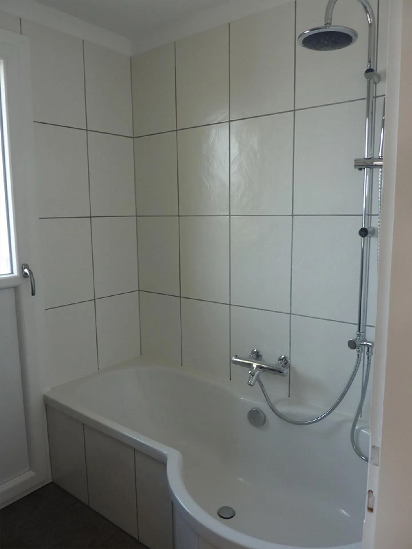 Freshly renovated 4.5-room apartment with large terrace in a quiet residential area in Wettswil am Albis - Photo 8 of 11