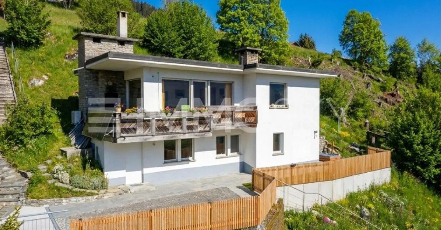 Chalet with Stunning Mountain Views - Photo 3 of 4