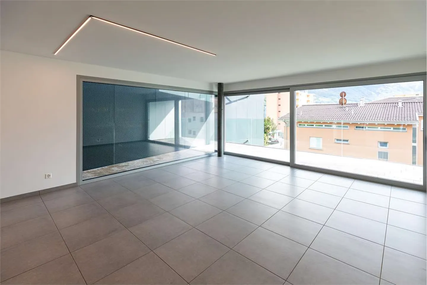 Bellinzona 3.5 Zimmer moderne Wohnung mit großer Terrasse - Photo 12 sur 13