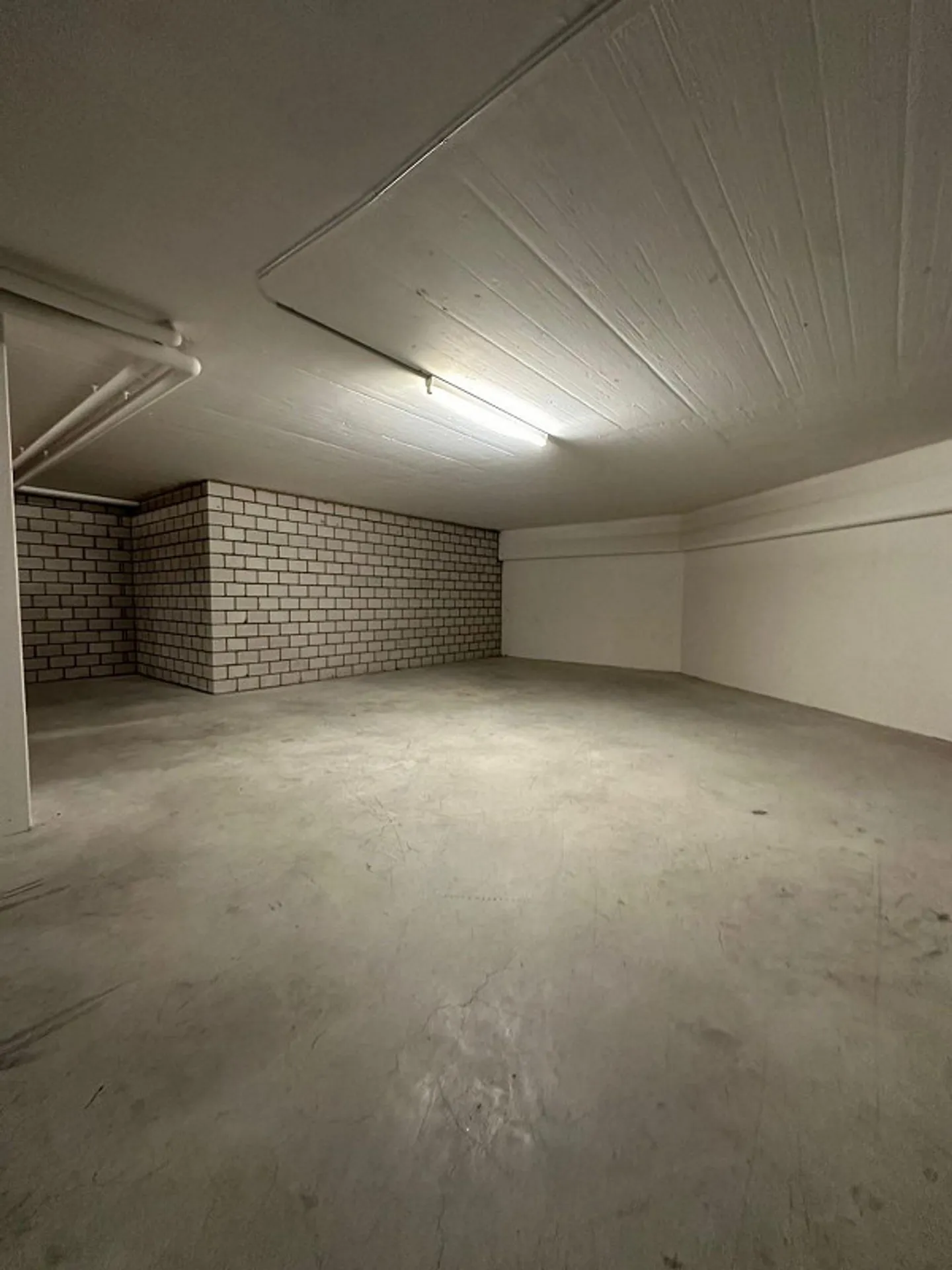 Spazio di stoccaggio in un edificio commerciale rappresentativo - Foto 2 di 3