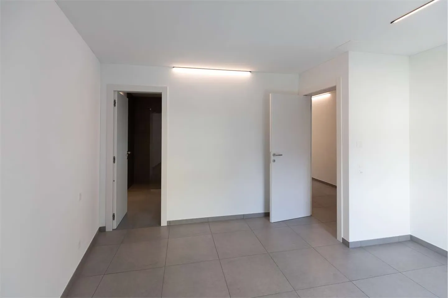 Bellinzona 3.5 Zimmer moderne Wohnung mit großer Terrasse - Photo 10 sur 13