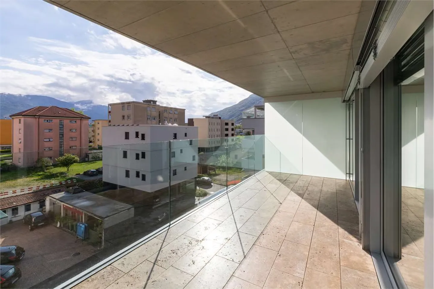 Bellinzona 3.5 Zimmer moderne Wohnung mit großer Terrasse - Photo 13 sur 13