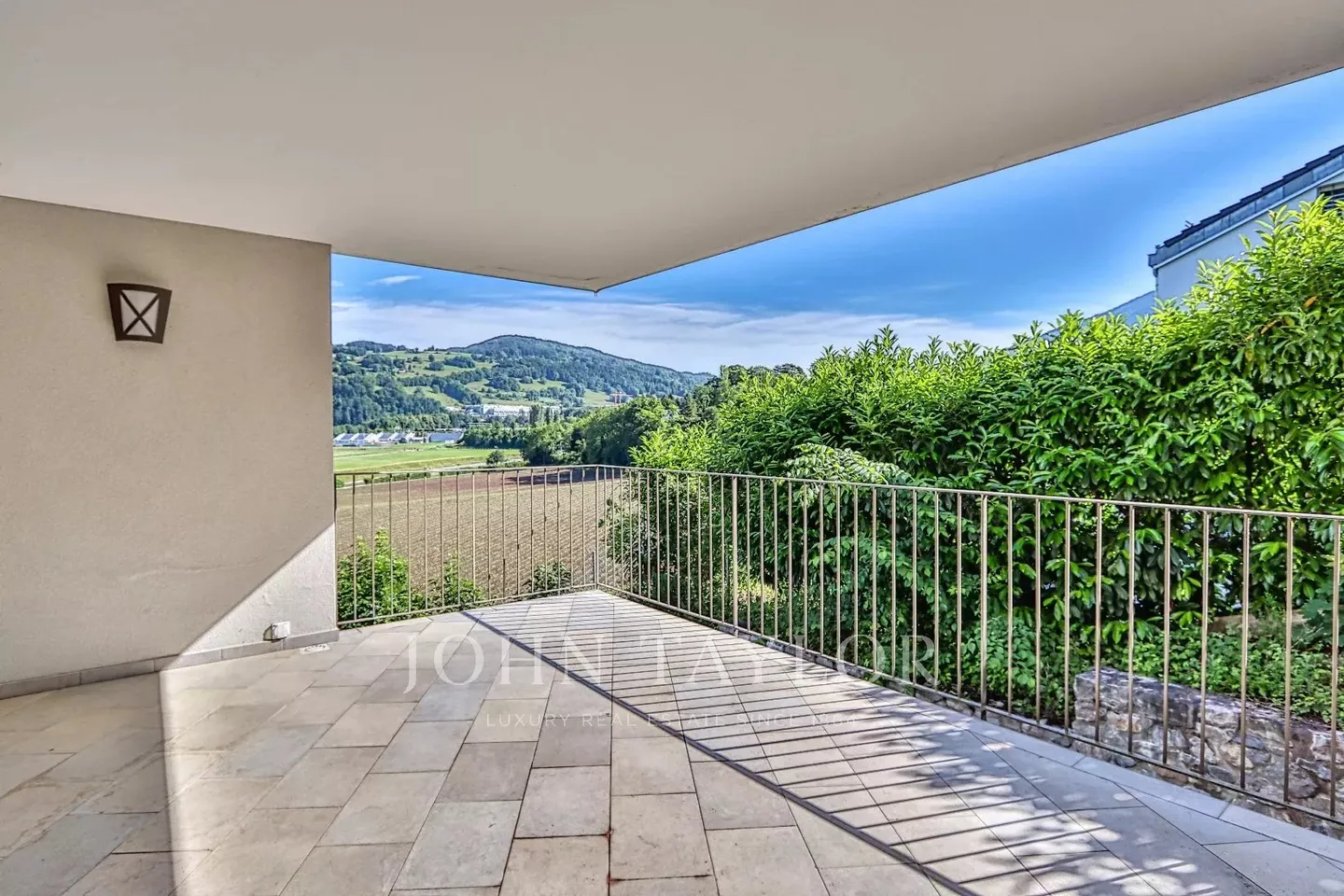 Villa a schiera contemporanea, come nuova - Foto 4 di 21