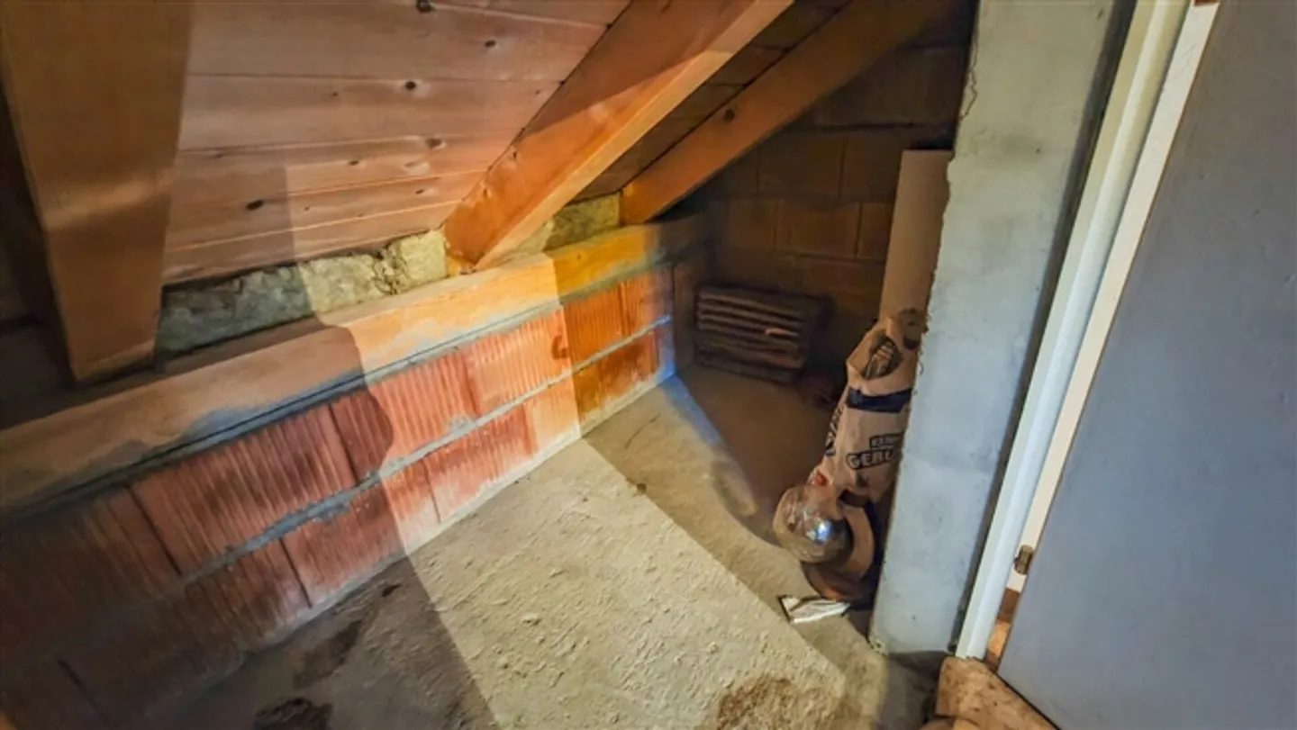 Appartamento mansardato 1.5 locali a prezzo accessibile nel cuore di Wangs - Foto 7 di 12