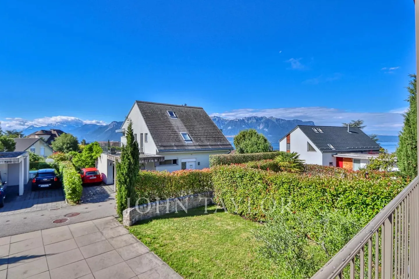 Villa a schiera contemporanea, come nuova - Foto 10 di 21