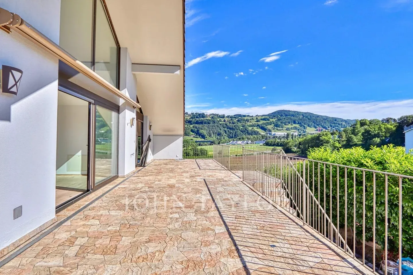 Villa a schiera contemporanea, come nuova - Foto 11 di 21