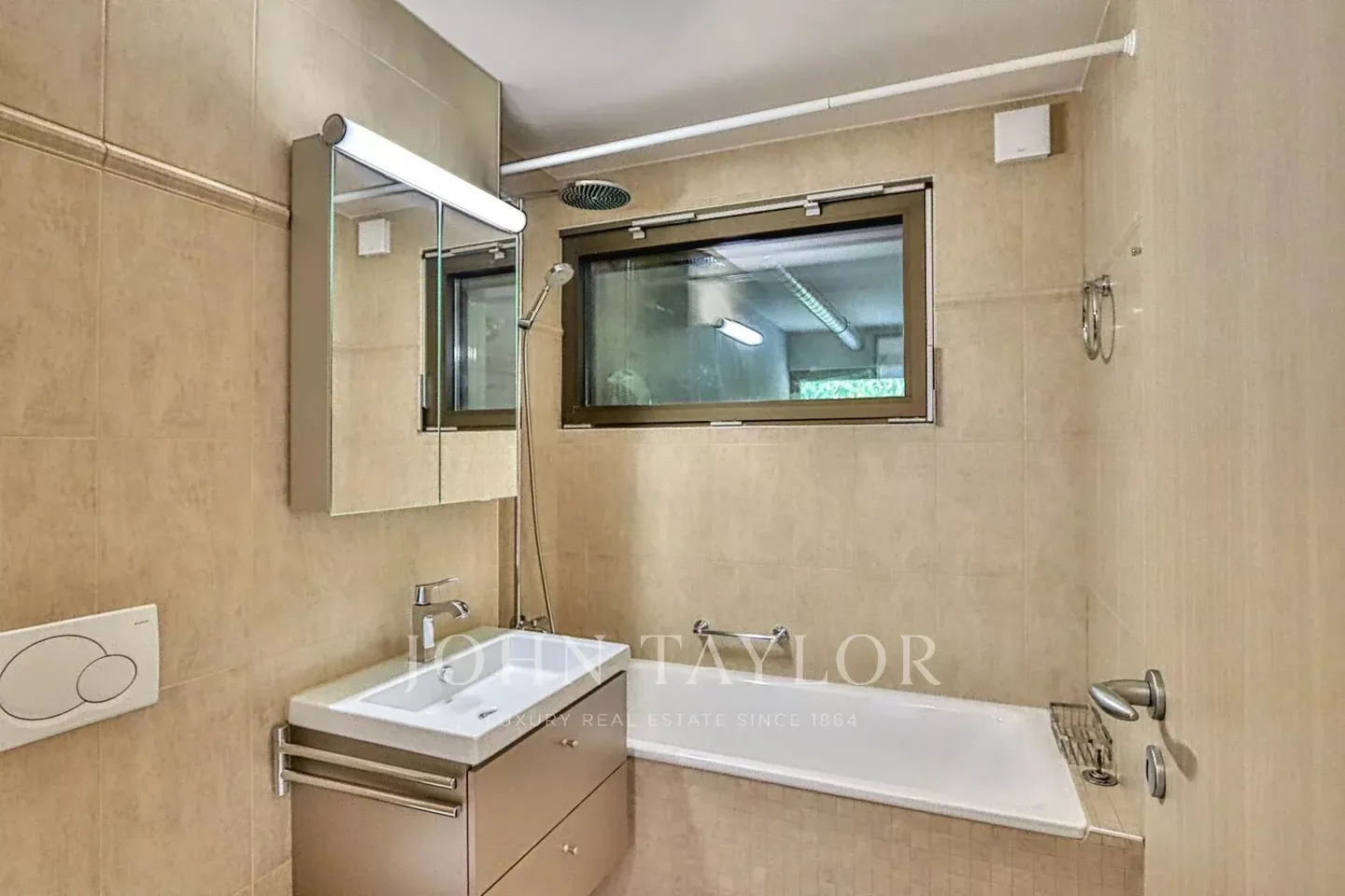 Villa a schiera contemporanea, come nuova - Foto 8 di 21