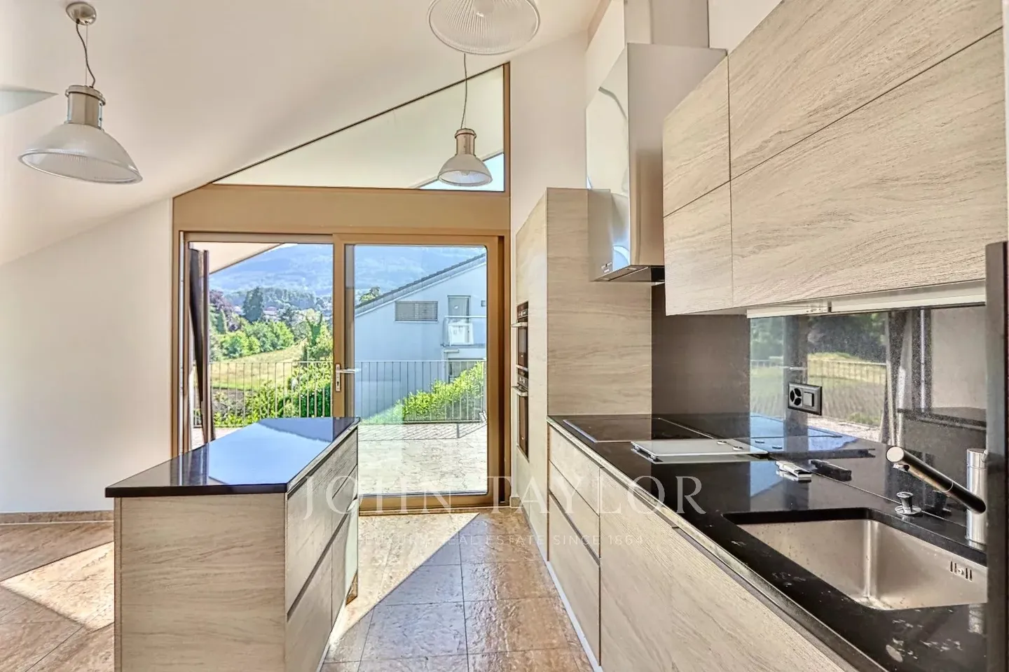 Villa a schiera contemporanea, come nuova - Foto 12 di 21