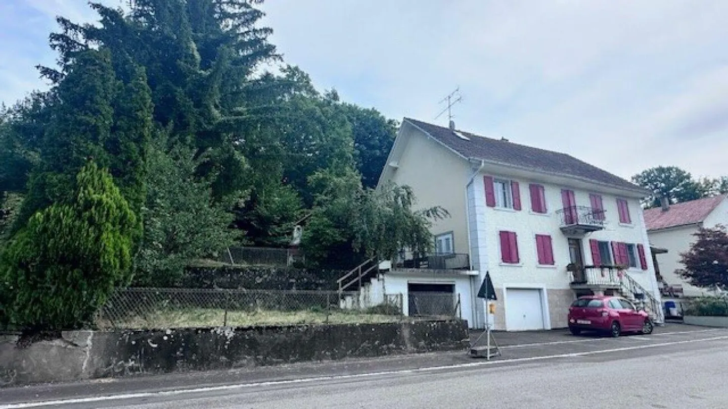 Incantevole appartamento su due livelli con terrazza, giardino e garage - Foto 2 di 15