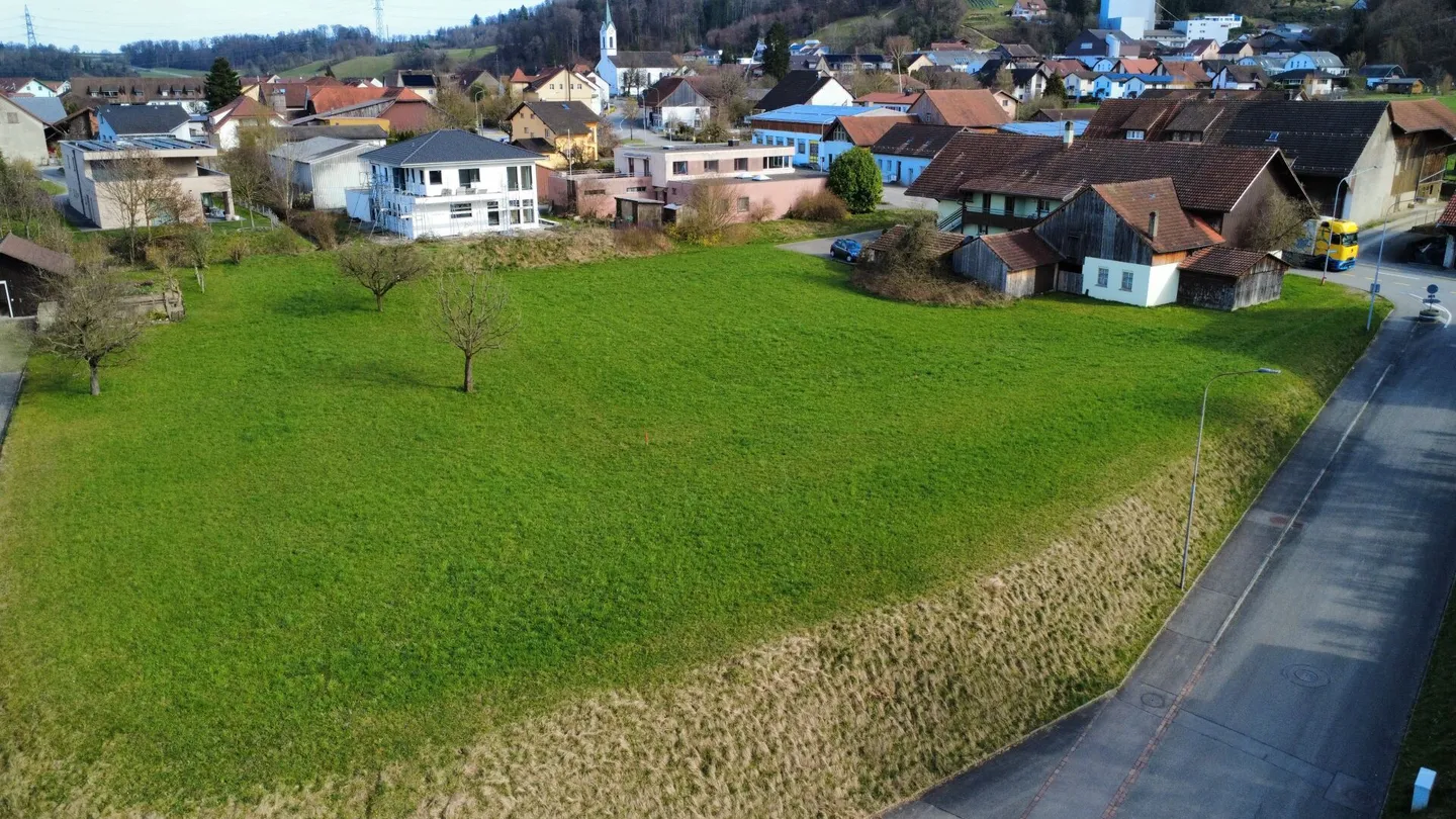Investors beware: Building land with multi-family house and potential - Photo 4 of 6