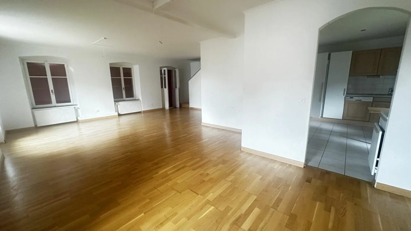 Incantevole appartamento su due livelli con terrazza, giardino e garage - Foto 6 di 15