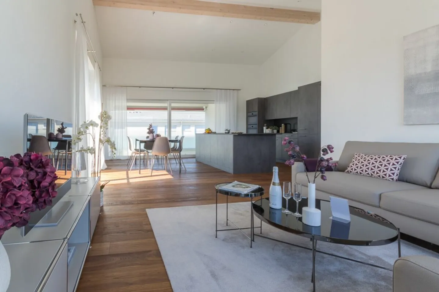 Stylische Attikawohnung in ruhiger Lage - Foto 1 von 8