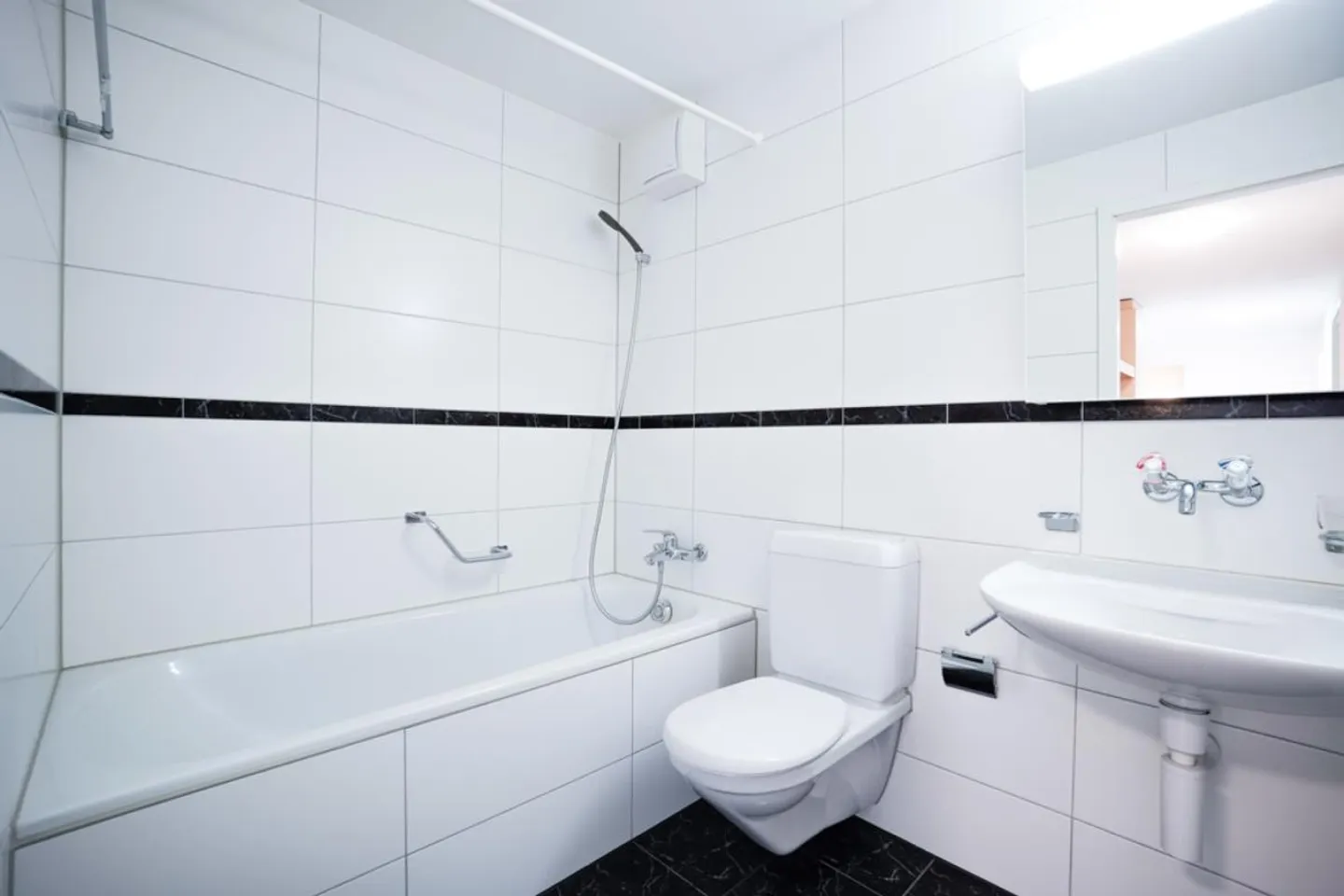 Affordable and centrally located living! - Photo 6 of 7