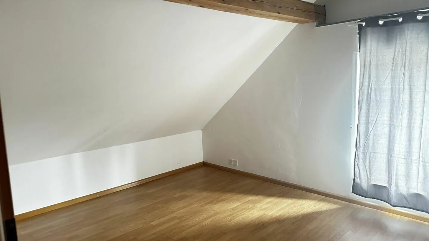 Incantevole appartamento su due livelli con terrazza, giardino e garage - Foto 14 di 15