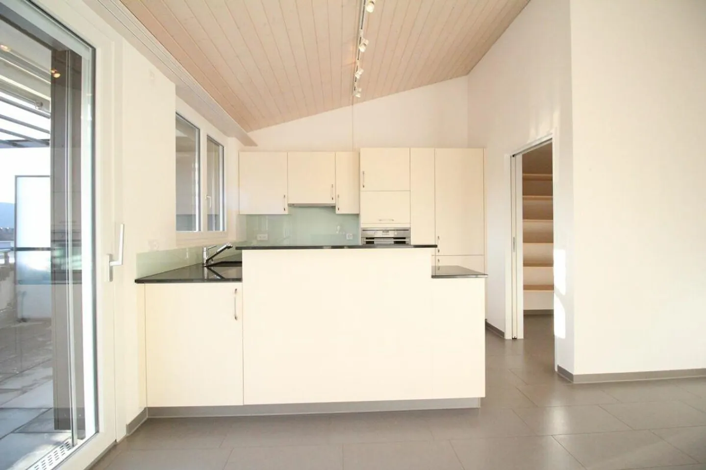 Attico con vista mozzafiato - Foto 4 di 12