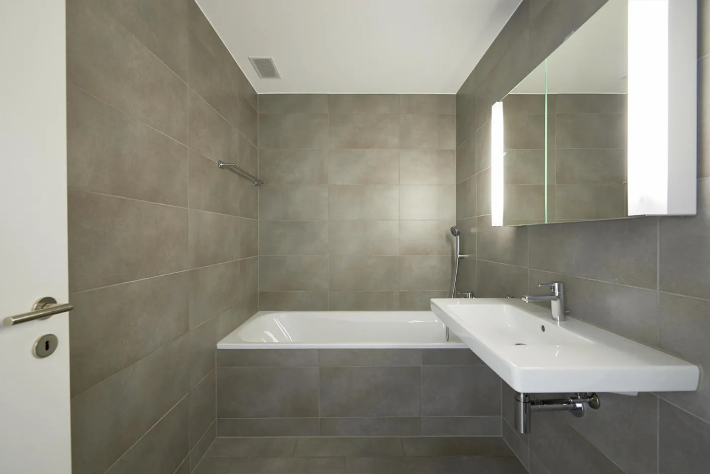 Moderne Wohnung mit grossem Balkon - Foto 6 von 12