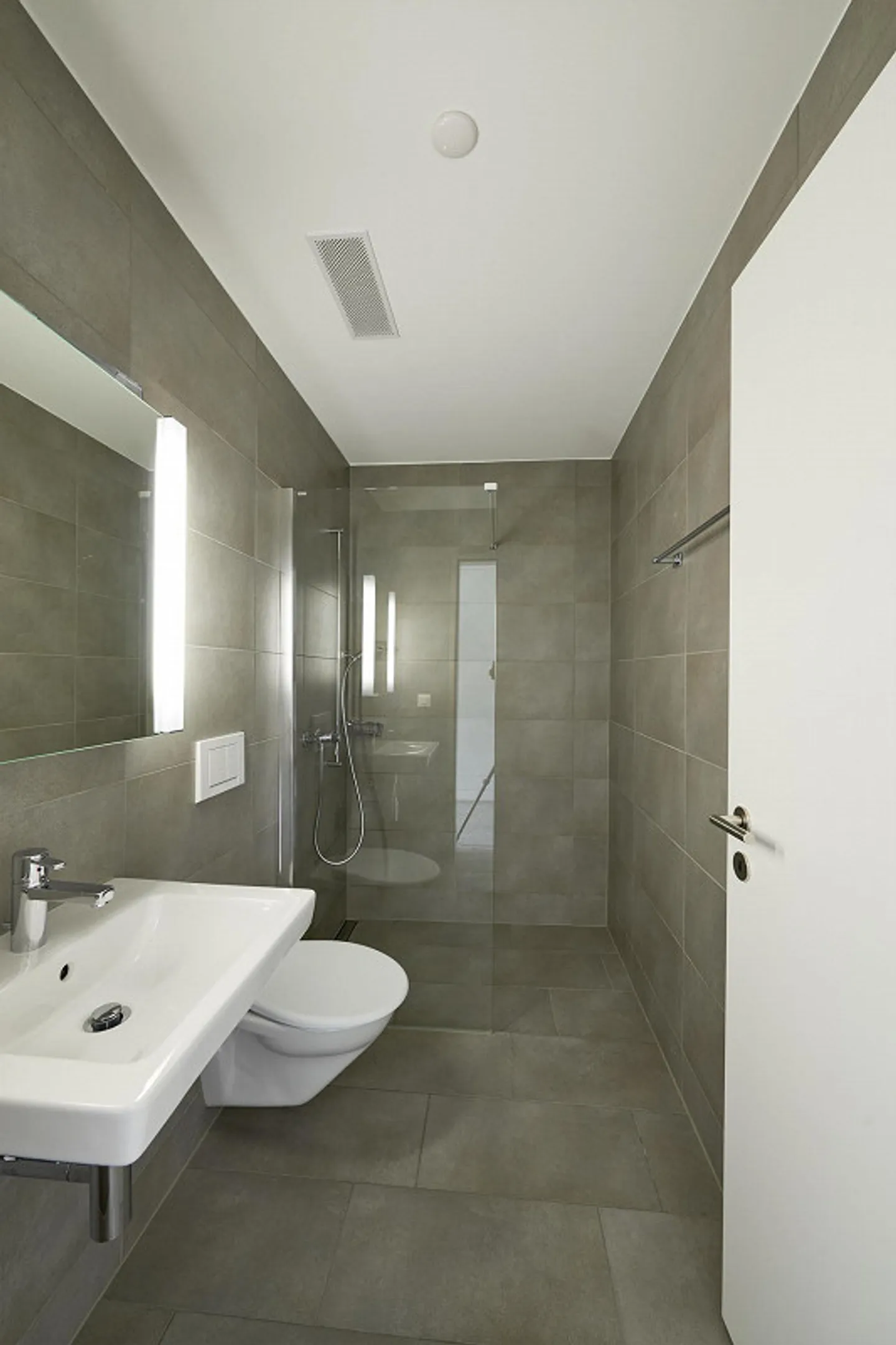 Moderne Wohnung mit grossem Balkon - Foto 7 von 12