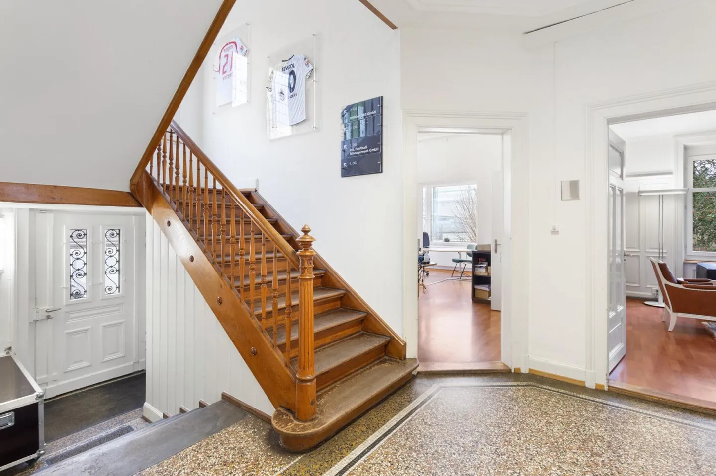 Spazio commerciale e per uffici in una bellissima villa cittadina – Direttamente alla stazione ferroviaria di Winterthur - Foto 3 di 5
