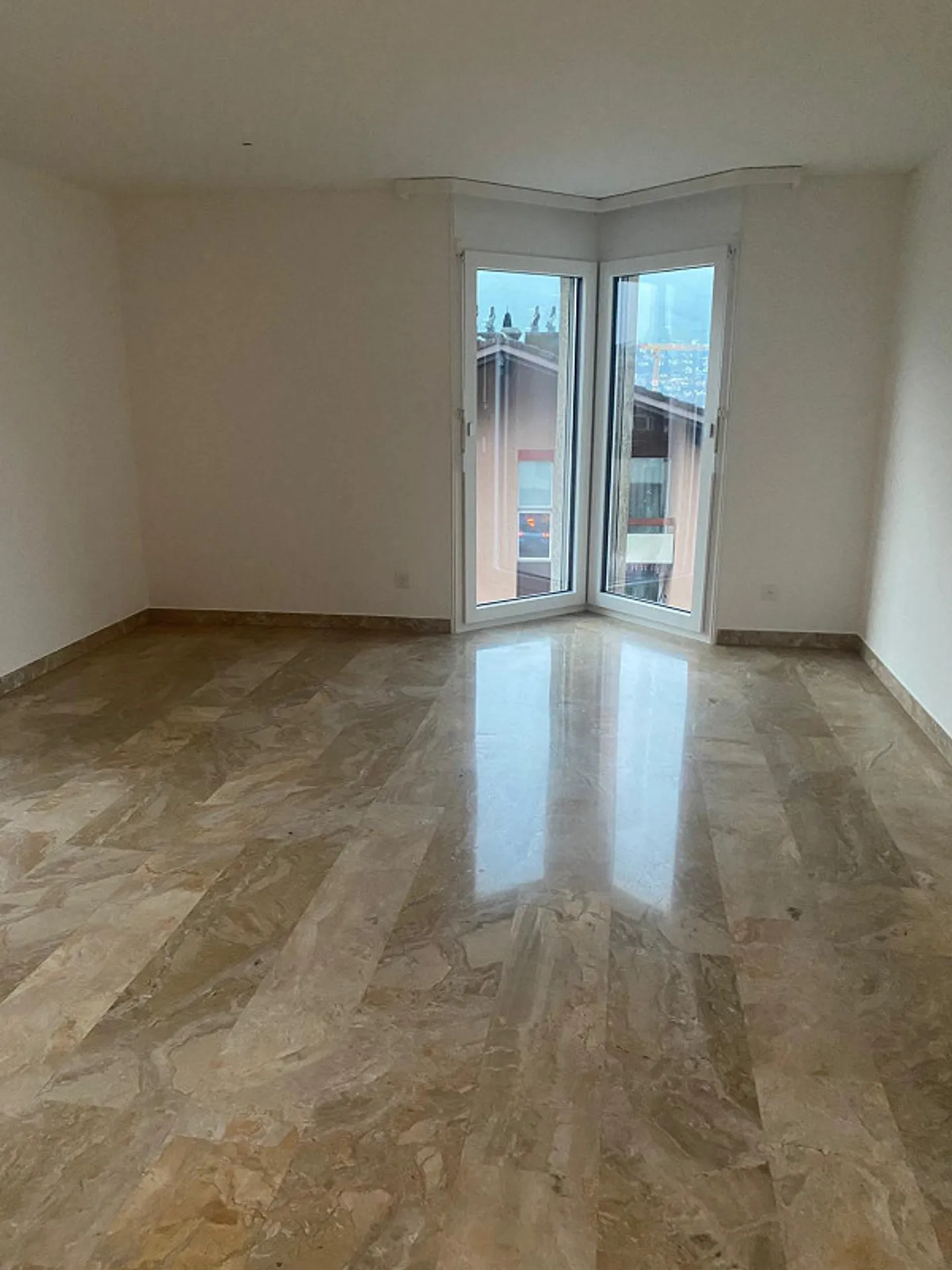 Luminoso appartamento di 3,5 locali con balcone e bella vista a Buochs - Foto 2 di 10