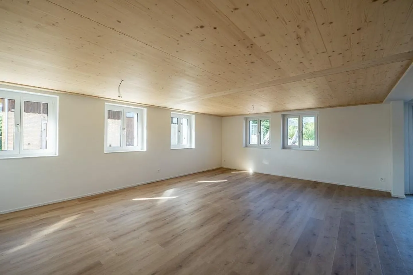 Modern 3.5-room new apartment with high-quality finishing standard - Photo 1 of 11