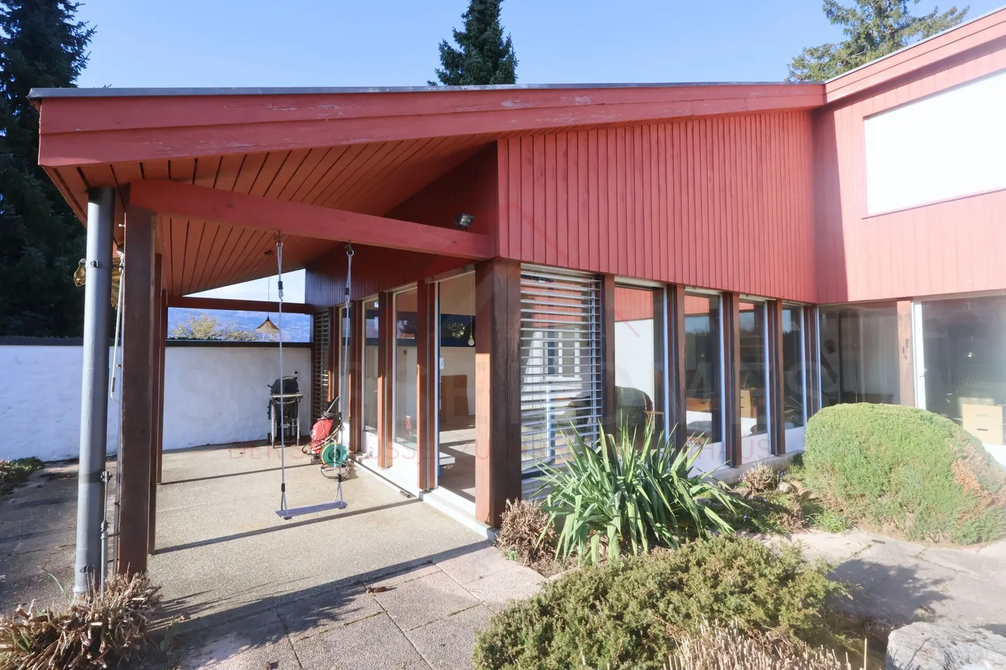 Grosszügiges Einfamilienhaus mit Seesicht - Foto 1 von 27