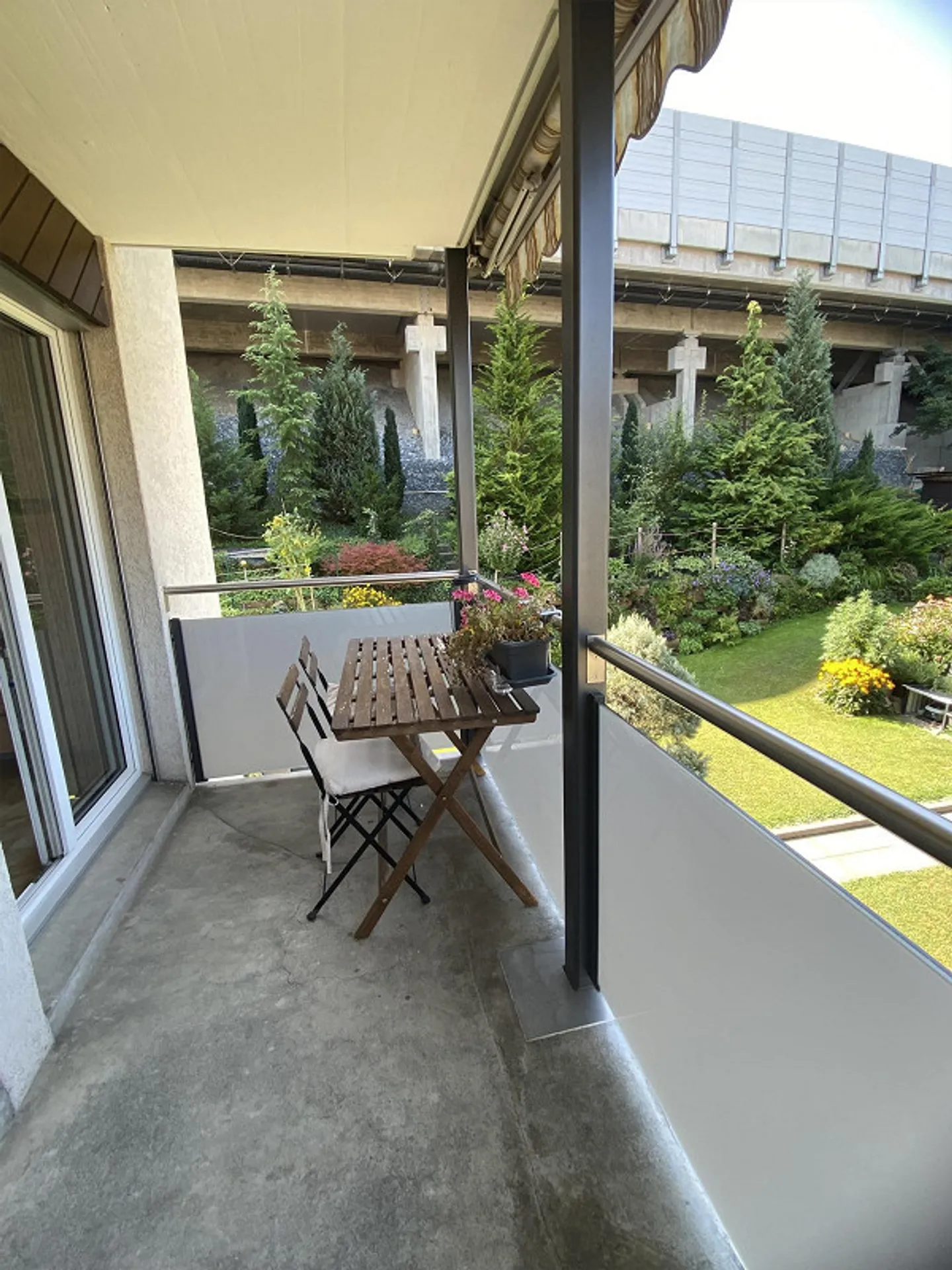 Luminoso appartamento di 3,5 locali con balcone e bella vista a Buochs - Foto 9 di 10