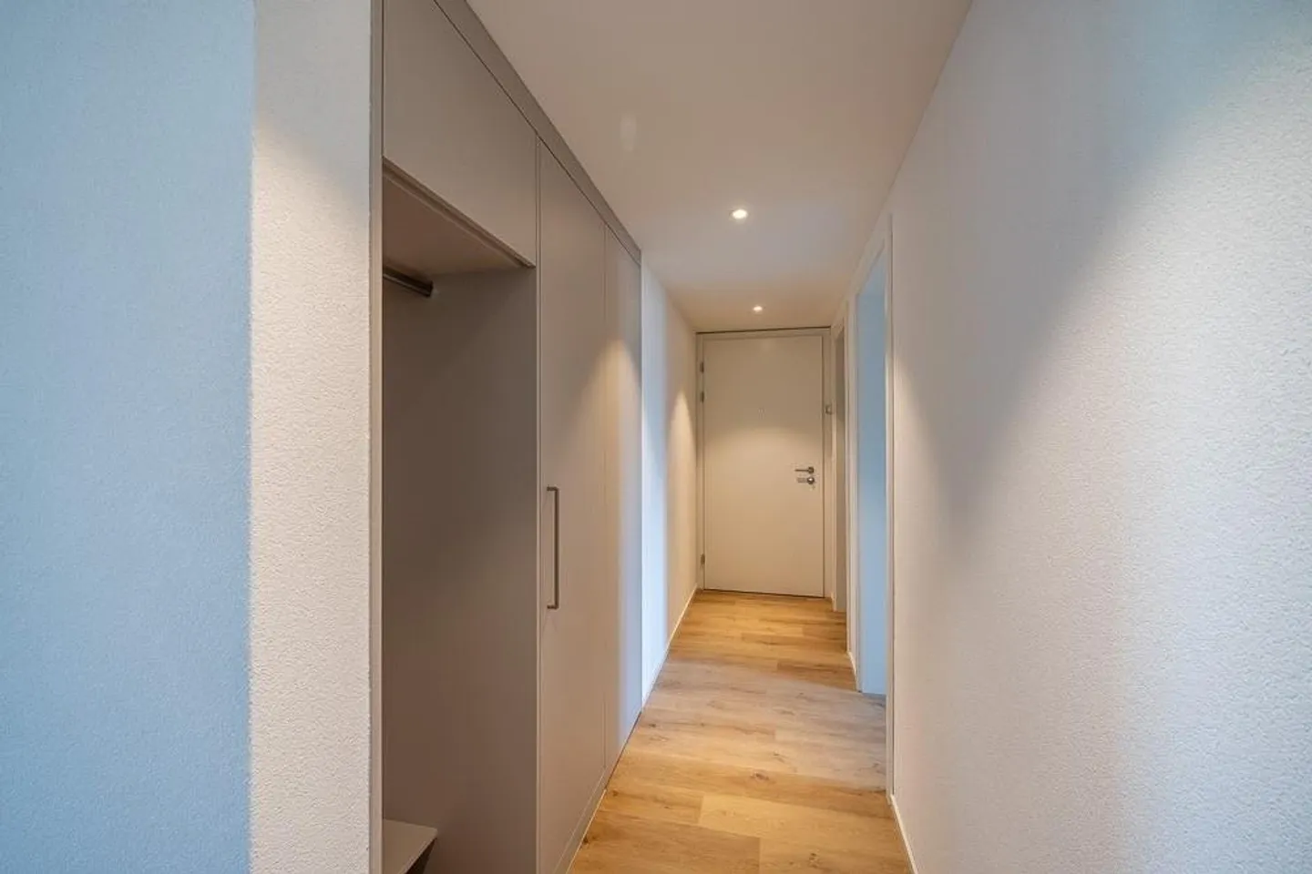 Modern 3.5-room new apartment with high-quality finishing standard - Photo 9 of 11