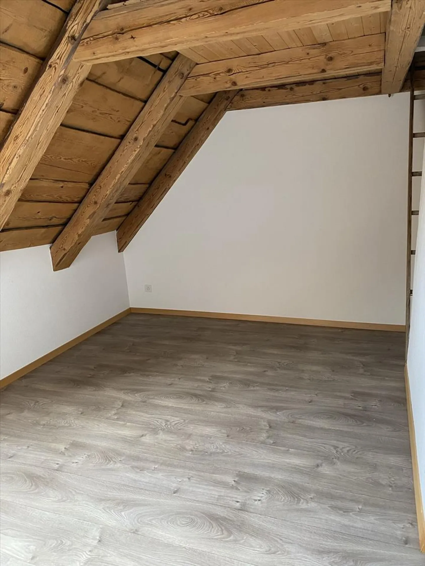 Sonvilier, Prächtige 4.5-Zimmer-Wohnung im 3. Stock - Foto 4 von 5