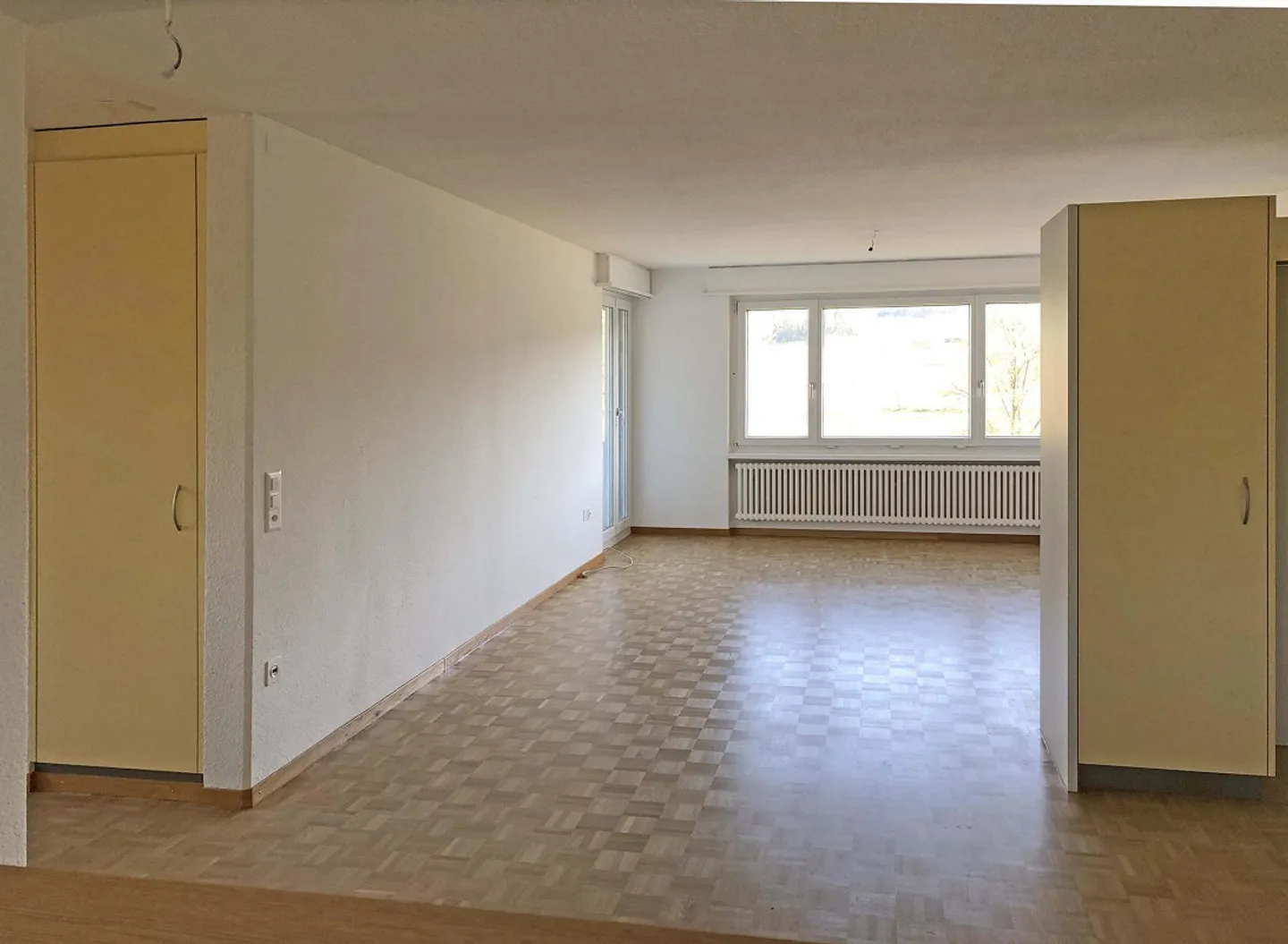 Appartement de 4,5 pièces avec vue sur la verdure - Photo 3 sur 14