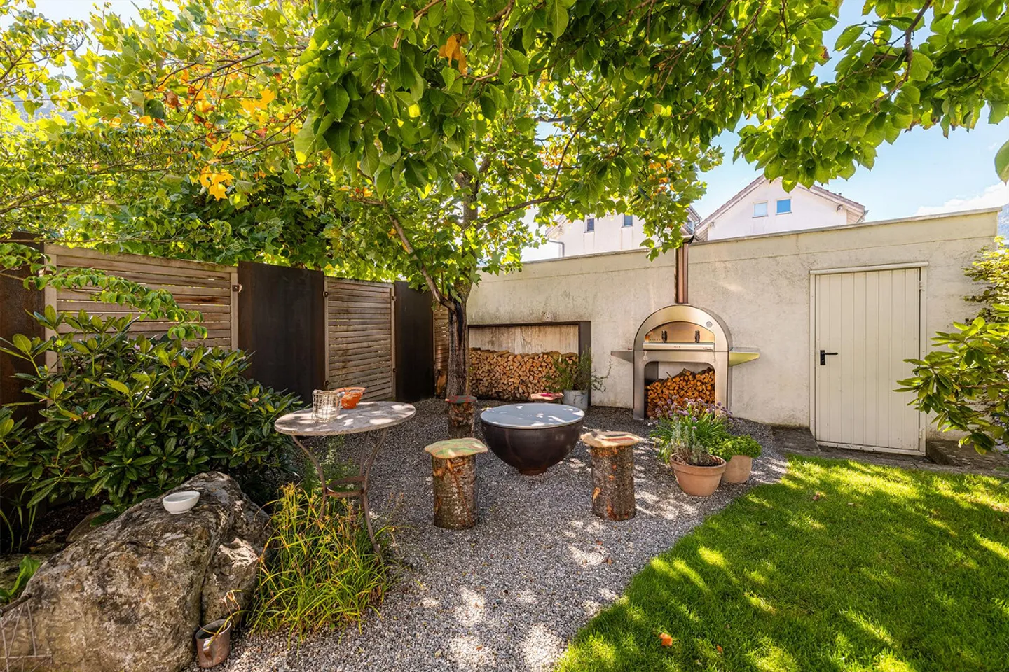 Row house with beautiful garden - Photo 2 of 3