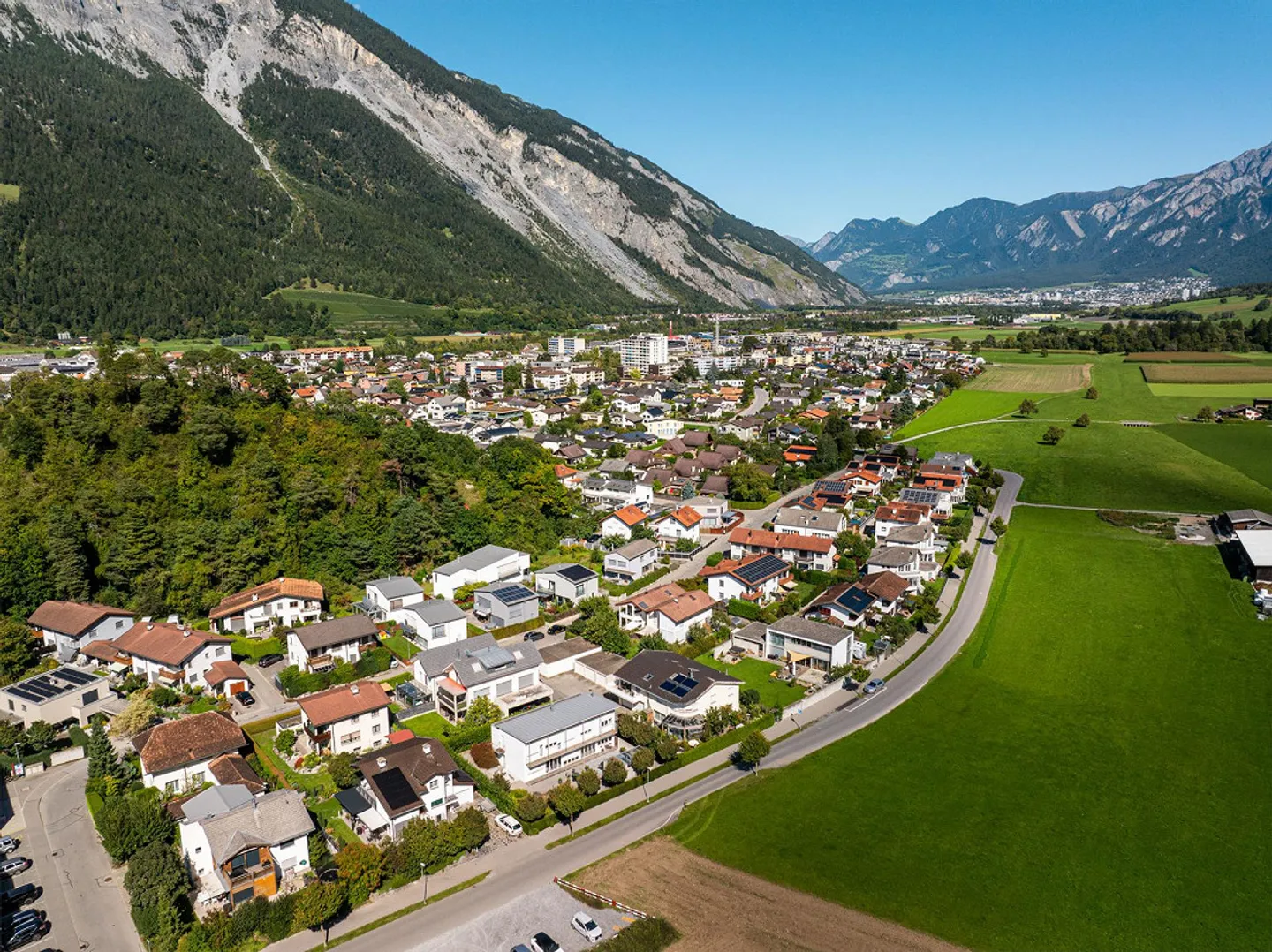Row house with beautiful garden - Photo 3 of 3