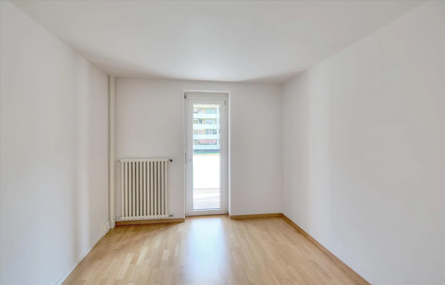 Modernes Apartment mit Balkon - Foto 6 von 7