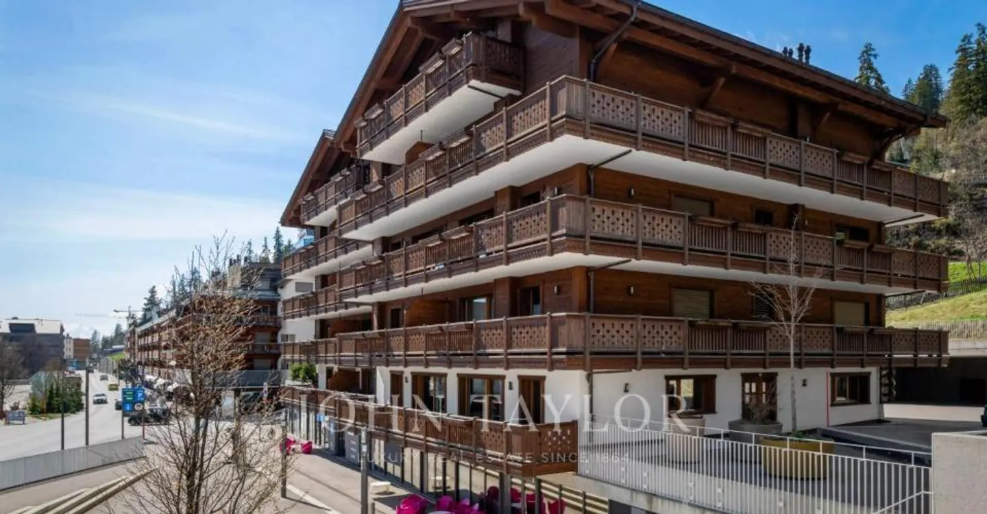 Au coeur de Montana, spacieux appartement récent de 4 chambres, grand - Photo 1 of 13